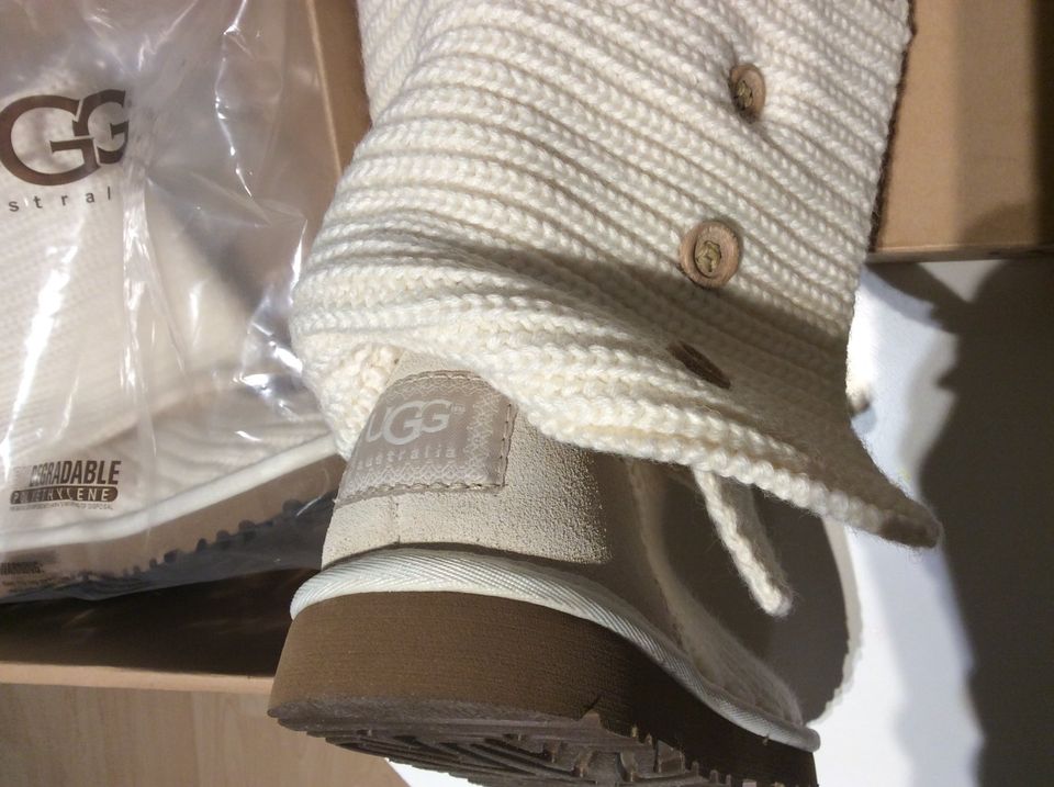 Ugg boots classic cardy weiß Gr.36,!NEU! in Originalverpackung in Denkendorf