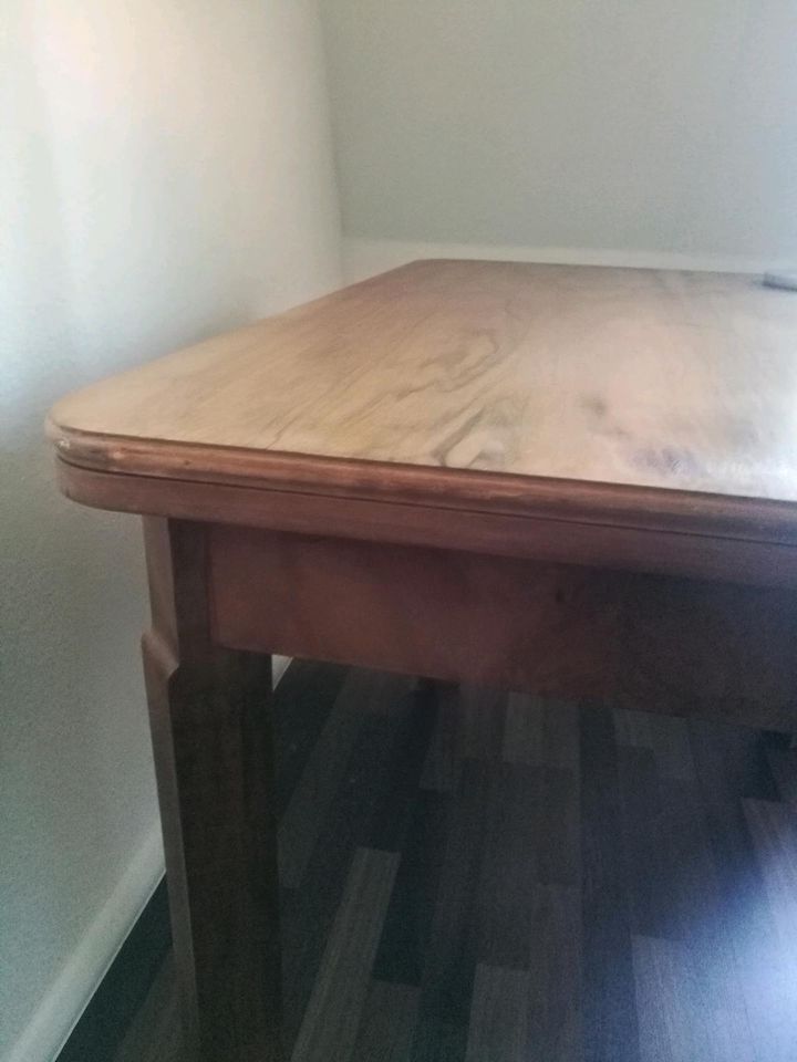 Holztisch zum ausziehen in Halle