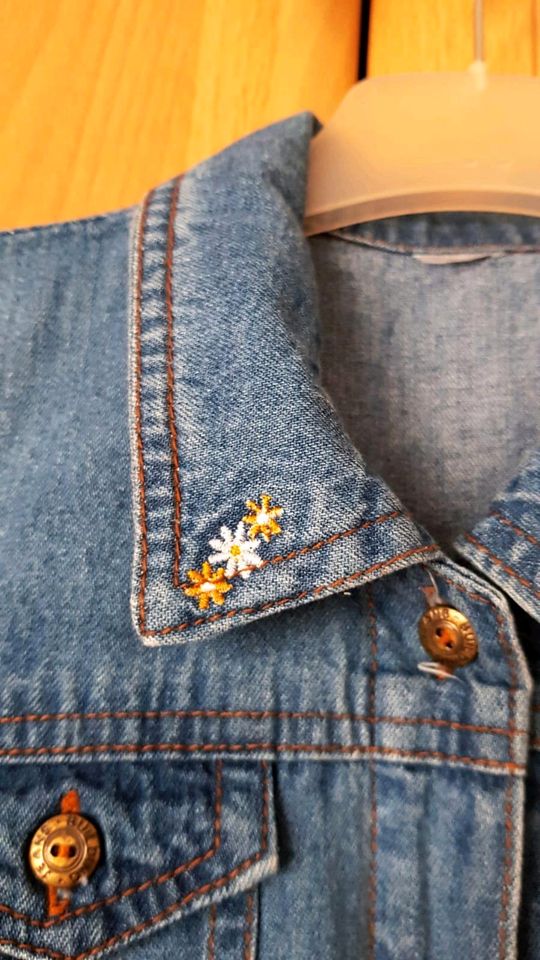 Süßes Jeans Kleid Mädchen 6/7 Jahre Vintage Stickerei Blumen in Berlin