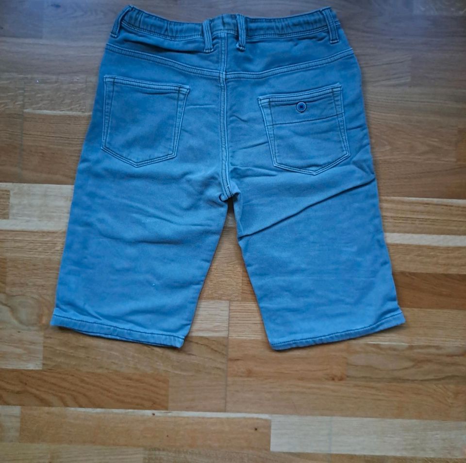 Bermuda Shorts, Gr. 152 in Neu-Isenburg