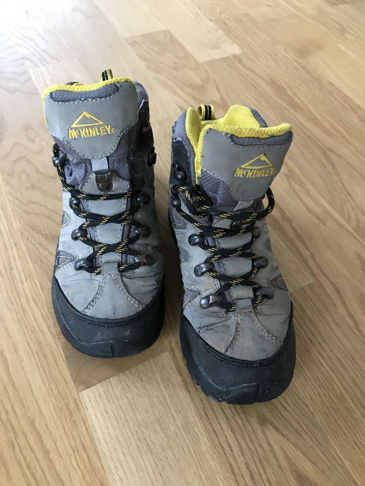 McKinley Wanderschuhe Gr. 29 - ideal für die Jahreszeit in Heinersreuth