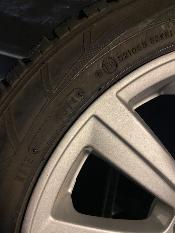 Polo 6R Audi A1 215/45 R16 90V Winterräder Winterreifen WR Alu in Karben