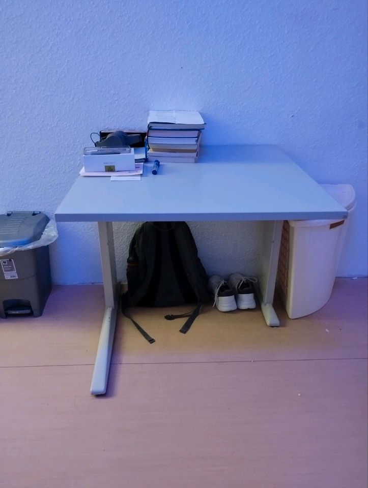 Schreibtisch in Echzell 