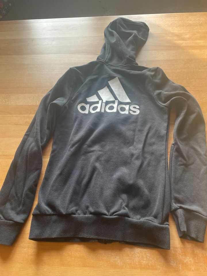 Adidas Sweatjacke Gr. 164 schwarz in Abenberg