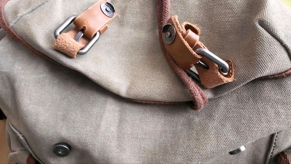 Rucksack Khakigrün von edc by Esprit in Hamburg