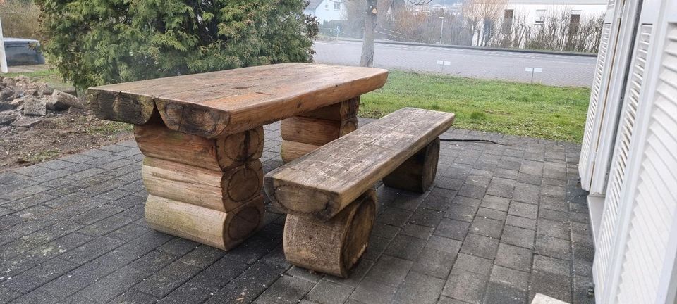 Rustikal Garnitur Baumstamm Gartentisch Sitzbank Picknick Tisch in Gerolstein
