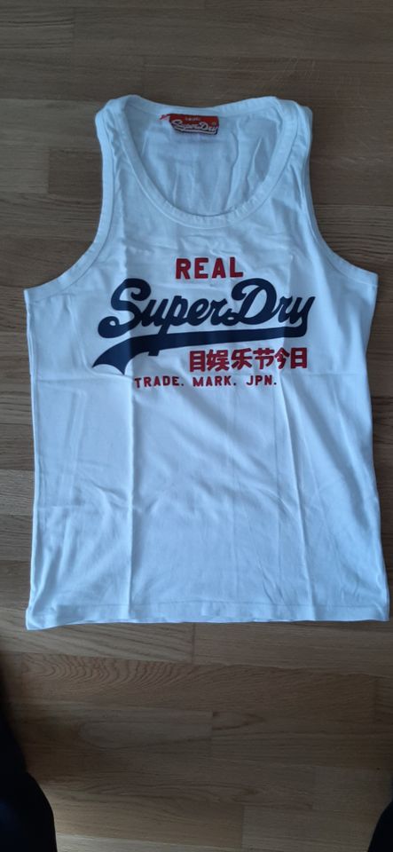 2x SuperDry T-Shirt, 1x Top in Aschaffenburg