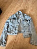 Jeansjacke von H&M zu verkaufen Nordrhein-Westfalen - Bedburg Vorschau