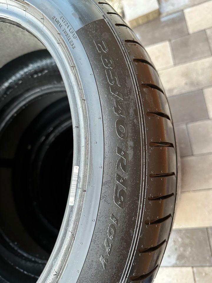 Tesla Model S Pirelli PZero Sommerreifen 285/40R19 + 255/45R19 in Weinböhla