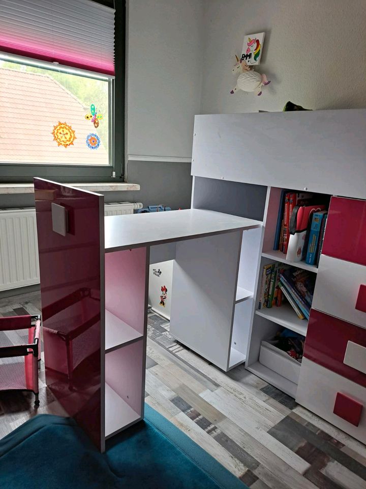 Kinderzimmer, Hochbett, Kommoden in Bersteland