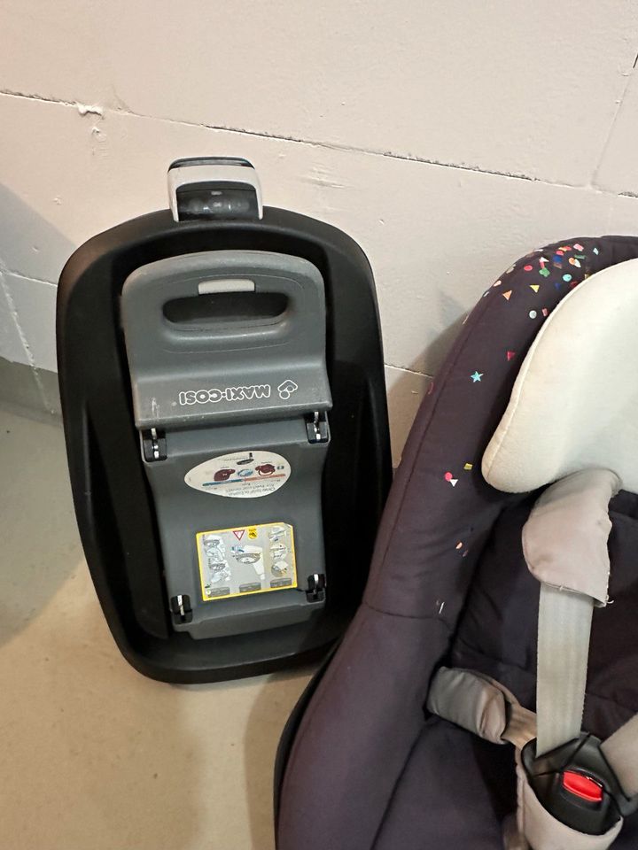 Maxi Cosi Pearl, Inklusive Isofix Station in Wendlingen am Neckar