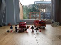 2  Feuerwehrfahrzeuge Playmobil + Polizei Nordrhein-Westfalen - Königswinter Vorschau