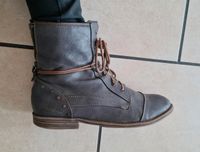 Stiefel Gr 39 grau Lederschuhe mit Details Mustang getragen Baden-Württemberg - Mühlhausen-Ehingen Vorschau