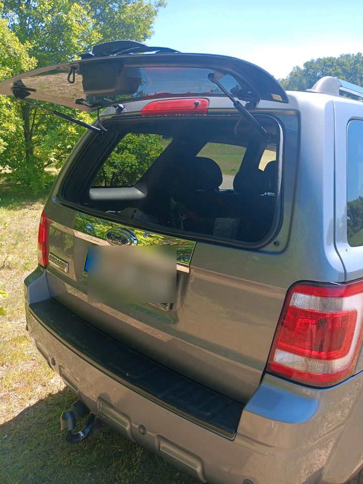 Ford Escape Limited 3.0 V6 (USA Import) in Braunschweig