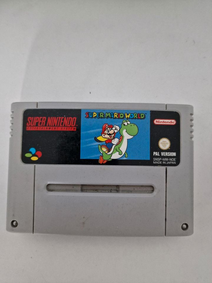 Super Nintendo mit Zubehör und Super Mario World in Baunatal