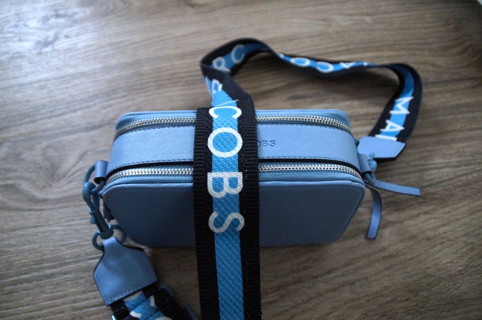 Damen Crossbody Bag Umhängetasche blau mit breitem Gurt in Wismar