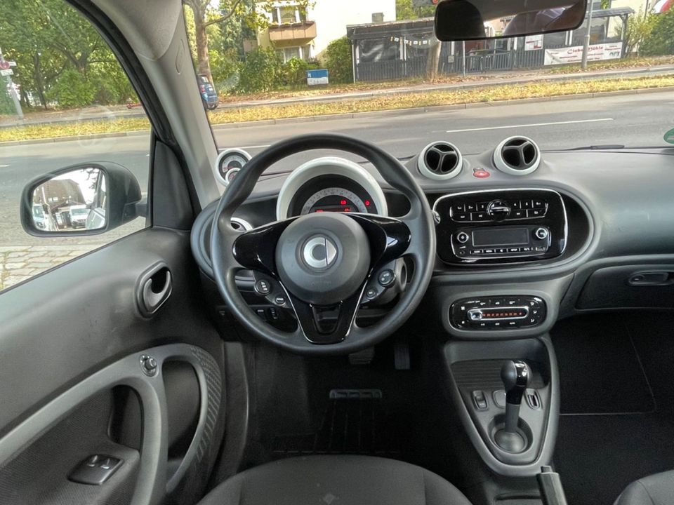 Smart ForTwo EQ Coupe*Klima*1.Hand*Sitzheizung* in Berlin