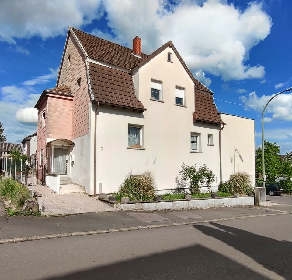 Mehrfamilienhaus mit 3 Wohneinheiten und Garage in Sulzbach (Saar)