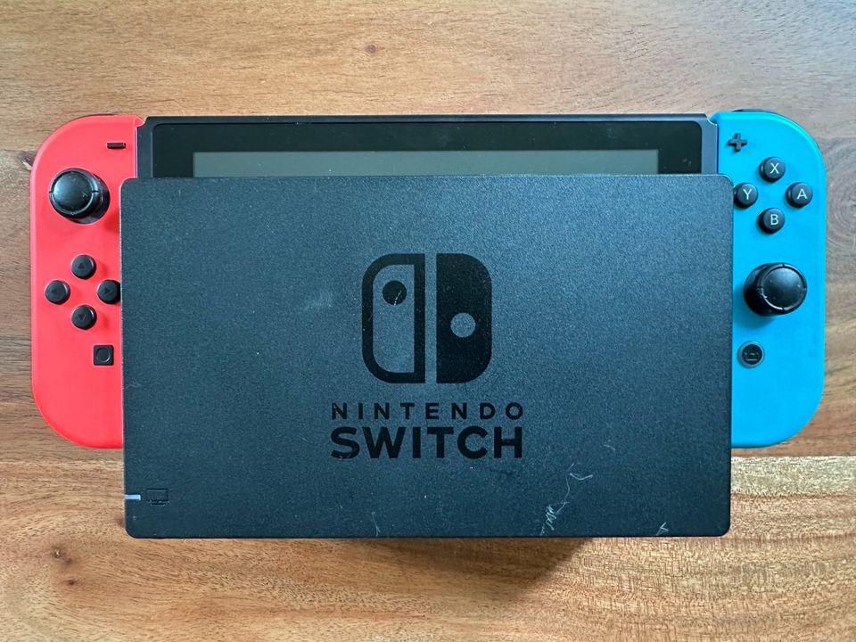 Nintendo Switch inkl. Zubehör in Lütjensee