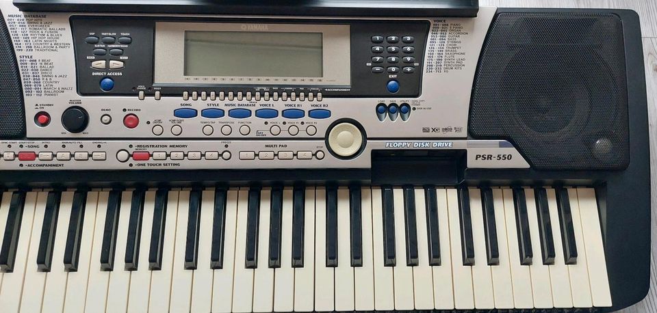 Keyboard Yamaha PSR-550 in Olpe