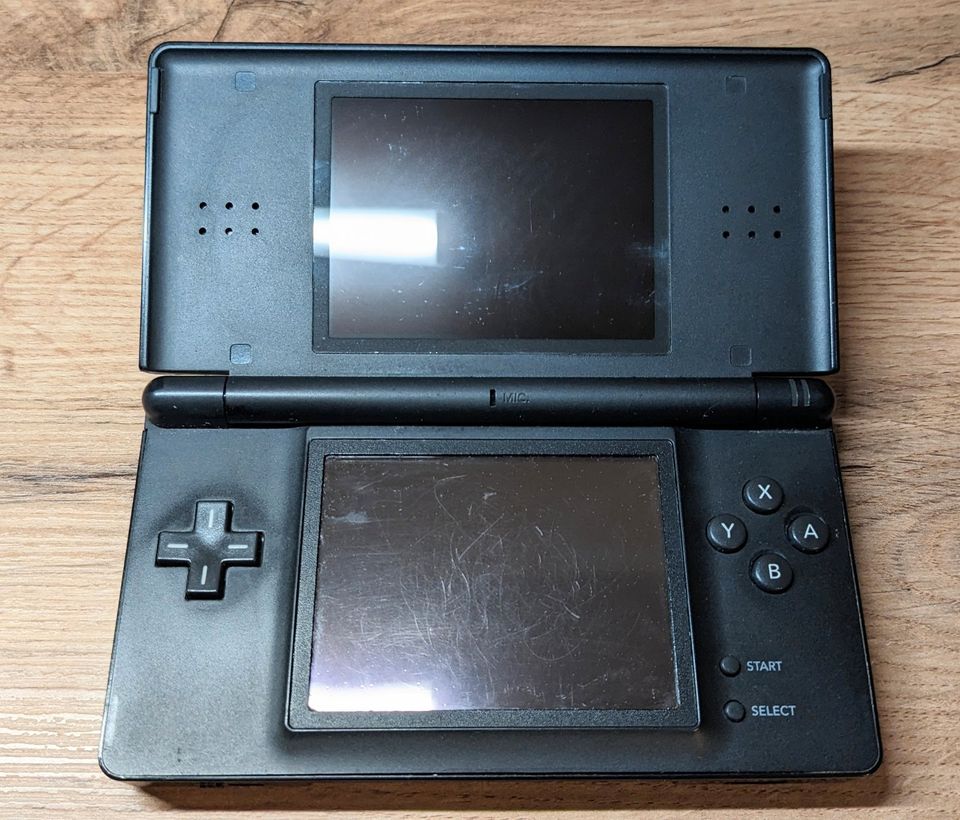 Nintendo DS Lite USG-001 Teildefekt in Eging am See