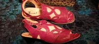 THINK! Riemchen Sandalen 42 Leder Magnolia/Pink NEU Nordrhein-Westfalen - Bergisch Gladbach Vorschau