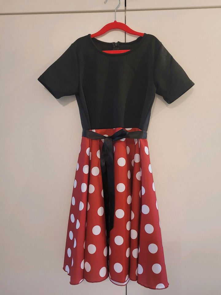 Tolles Kleid in schwarz rot und weiß / Minnie Mouse Kostüm in Köln