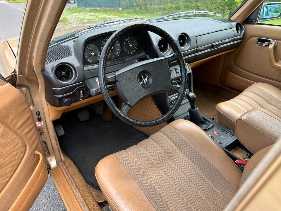 Mercedes Benz 250 Lang W123 Pullmann H-Zulassung Oldtimer in Estenfeld