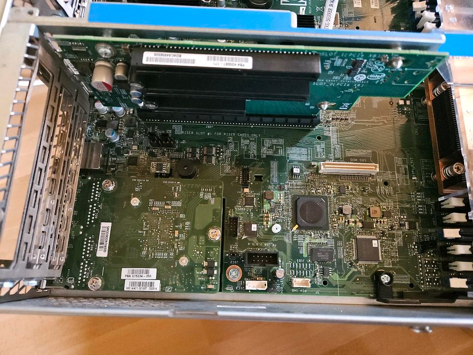 Server Tarox 2U 2x Intel 2630V3 bootet nicht in Reichertsheim