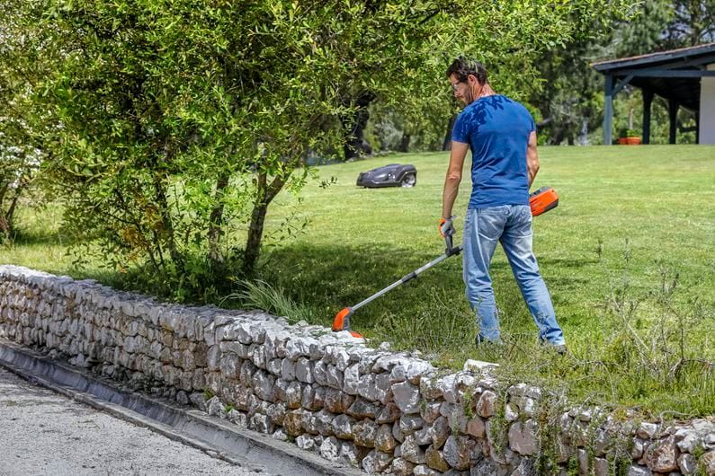 HUSQVARNA AUTOMOWER® 420 Mähroboter in Iggensbach