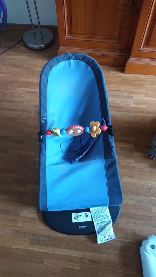 Babybjörn Babywippe blau Spielbogen fröhliche Augen, zum wenden in Ottobrunn