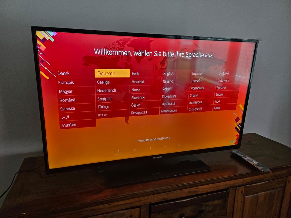 neuwertiger Telefunken 109 cm 43 Zoll Fernseher 4K Ultra HD, HDR in Salzhausen