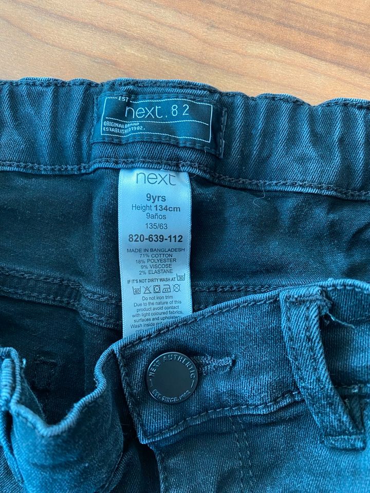 Kurze Hose Short Next Größe 134 in Hünstetten