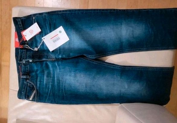 Diesel Herren Jeans 32 30 Slim Fit Superior Pantaloni NEU in München