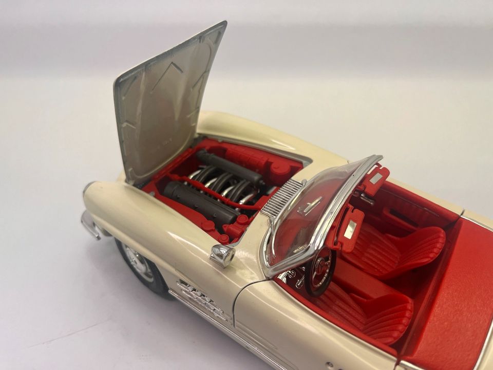 Modellauto Burago - Mercedes Benz 300 SL 1:18 Top Zustand! in Neuhausen ob Eck