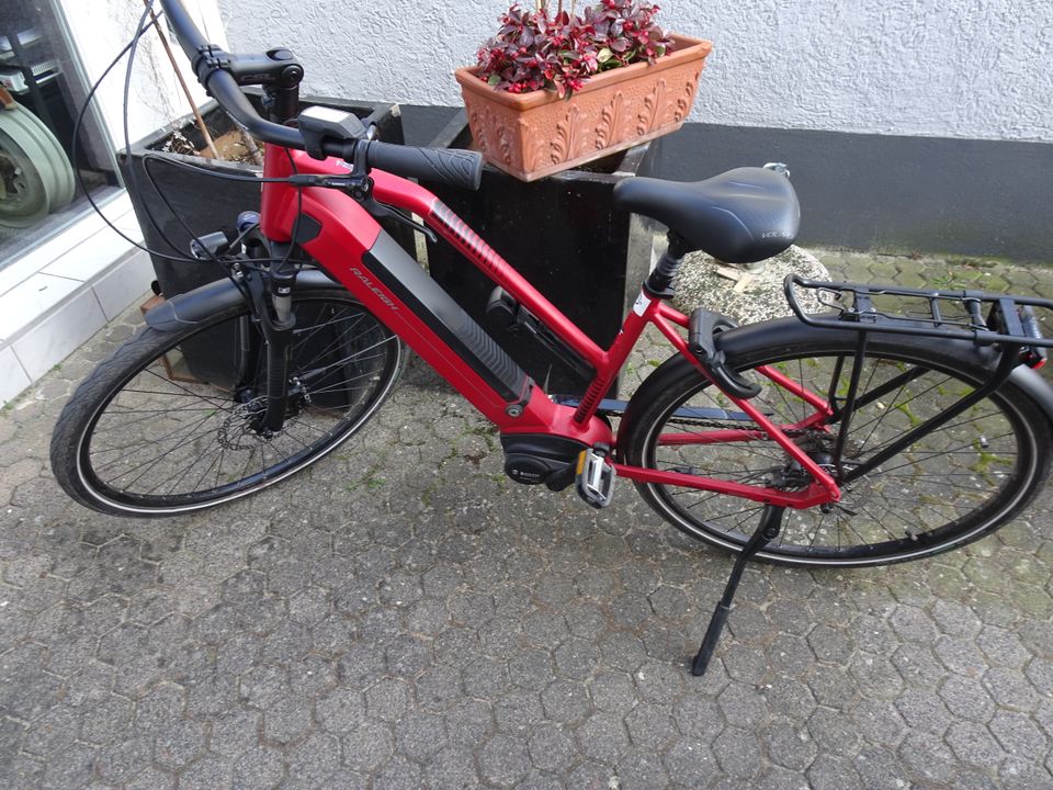 RALEIGH BRISTOL 9 2020 City e-Bike Rot wie neu in Langen (Hessen)