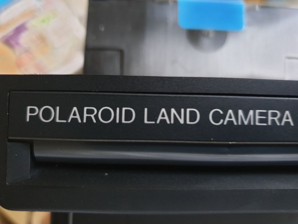 Polaroid Land Camera mit Tragetasche in Erftstadt