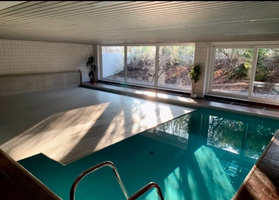 2 Zimmer Penthaus Wohnung mit Schwimmbad Sauna auf Zeit in Hamburg