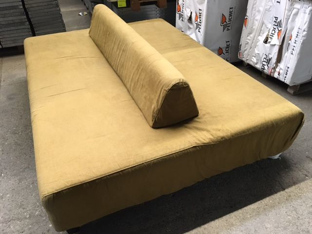 3 x Loungesofa als Insellösung 1,6 x 2,2 Meter 2 x Khaki 1 x Rot in Wetter (Ruhr)