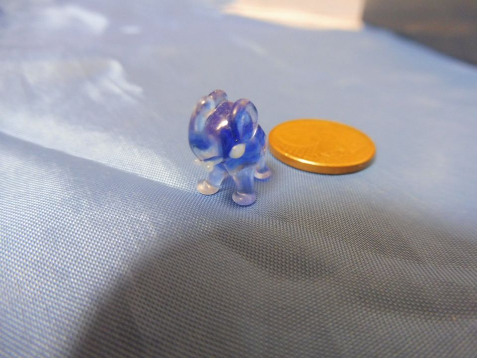 Miniatur Mini Elefant Glaselefant Elefant aus Glas blau kleiner a in Rain Lech
