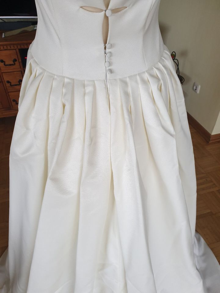 Brautkleid mit Zubehör in Bad Pyrmont