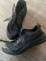 Nike Soft Sneaker schwarz gr 39 Top Zustand Nordrhein-Westfalen - Neuenrade Vorschau