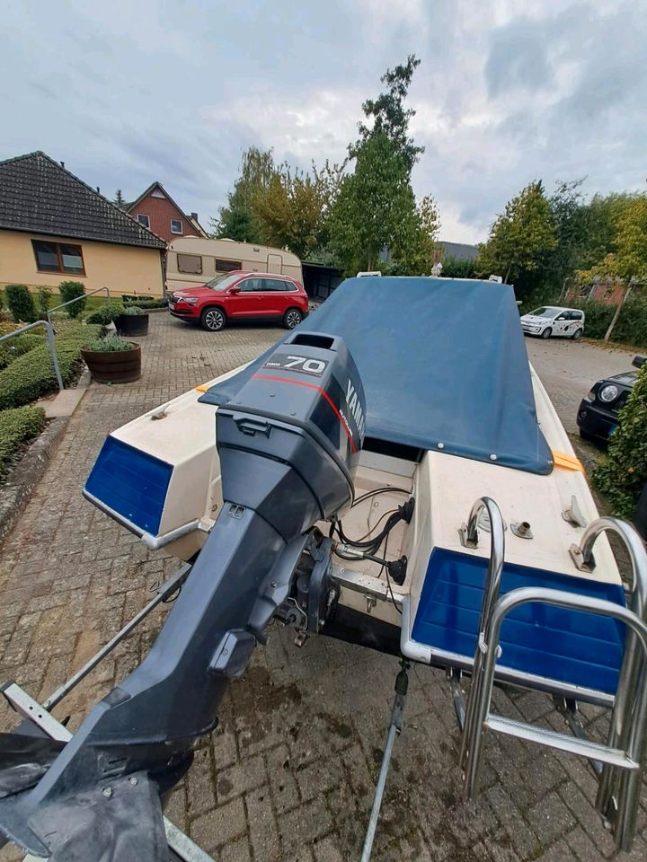 Halbkajüt Motorboot in Hohen Viecheln