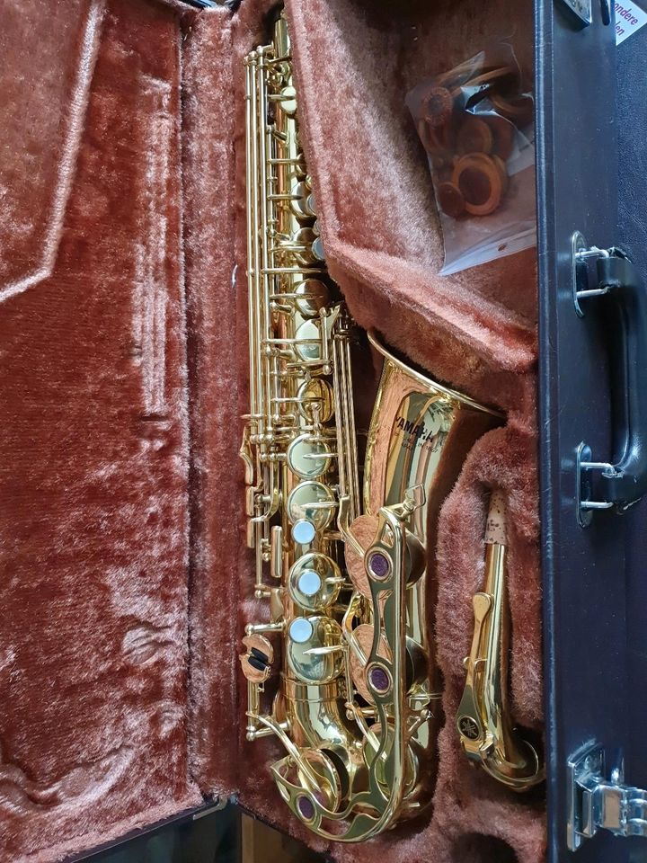 Yamaha Alt Saxophon 32 Purpur Logo in Köln