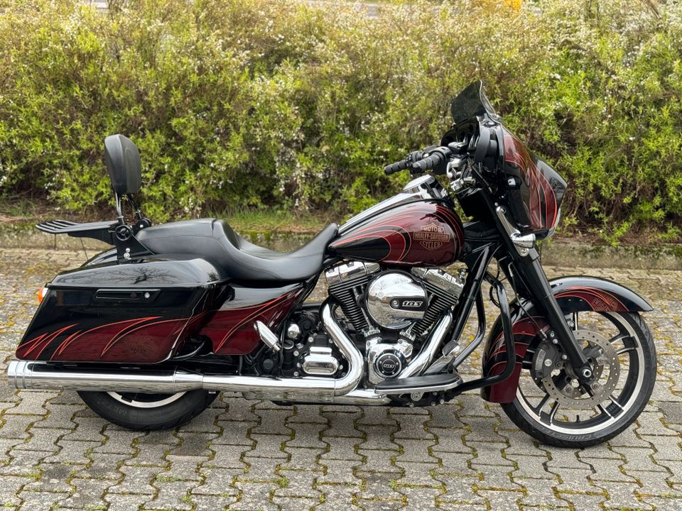 Harley Davidson Street Glide Special FLHXS in Babenhausen