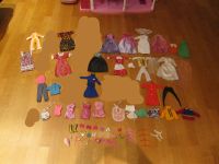 Tolle Barbie-Kleider (über 20) und Accessoires Schuhe-Taschen etc Kr. München - Planegg Vorschau