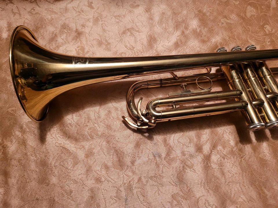 Qualität Trompete Bandmeister, Top Zustand, Koffer Mundstück in Riedenburg