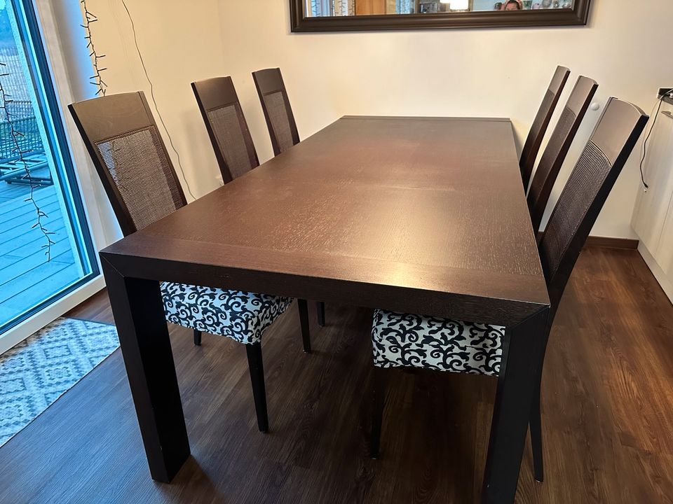 Schöner Esszimmer Tisch von Calligaris mit Stühlen ausziehbar in Großhabersdorf