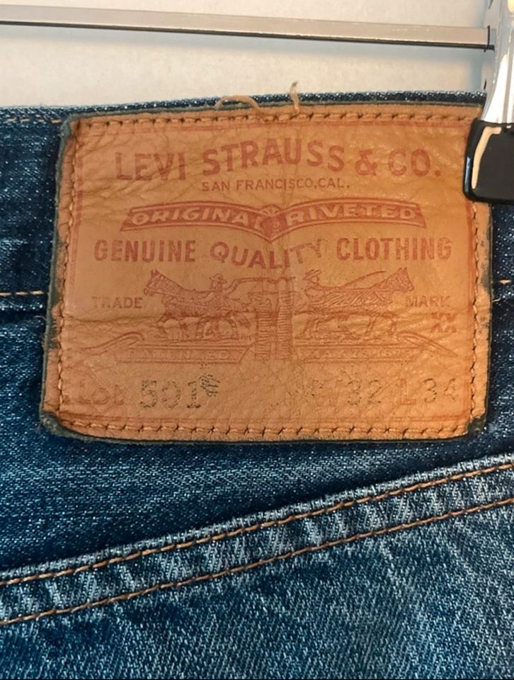 Levi Strauss Jeans Nr. 501 Gr. W 32 L 34 in Hamburg