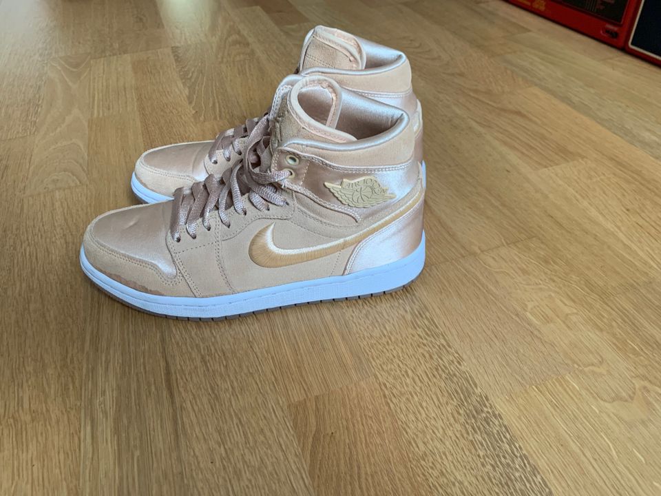 NIKE Wmns Air Jordan 1 Retro High SOH (ice peach), NEUWERTIG in Berlin